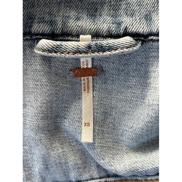 Free People Rumors Denim Jean Jacket‎ w/ Patch Size XS - Picture 5 of 8